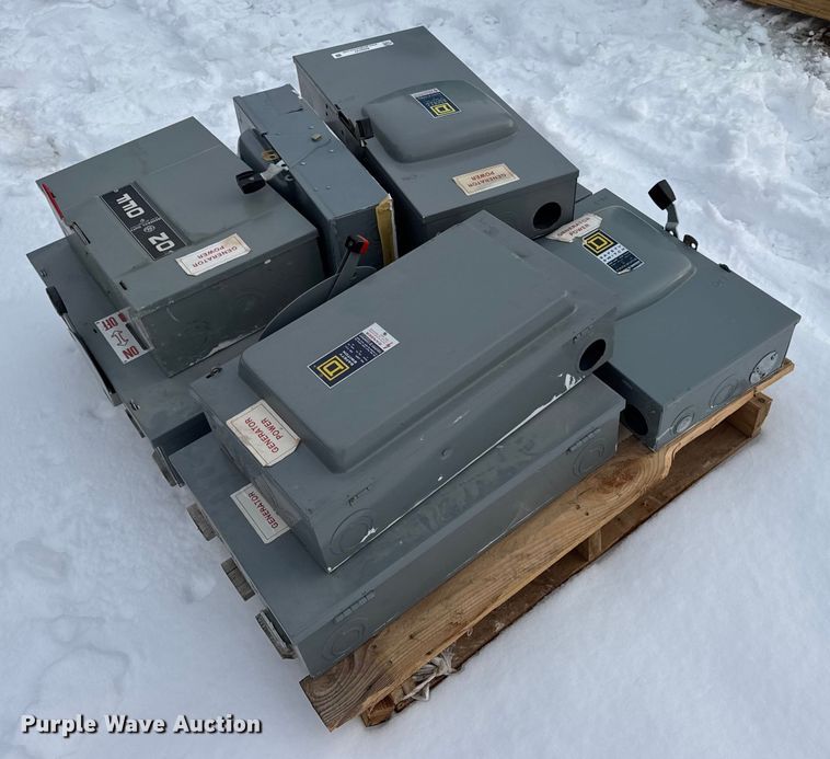 image for item EN0747 (8) transfer switch boxes