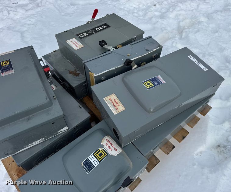 image for item EN0747 (8) transfer switch boxes