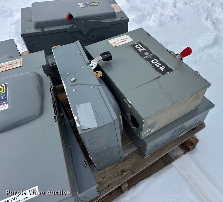 image for item EN0747 (8) transfer switch boxes