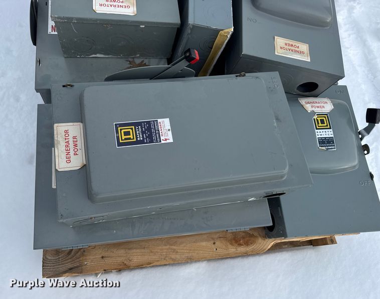 image for item EN0747 (8) transfer switch boxes