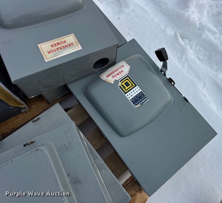 image for item EN0747 (8) transfer switch boxes