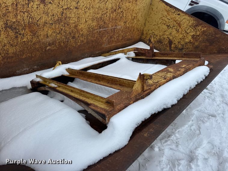 image for item EN0756 Wheel loaded bucket