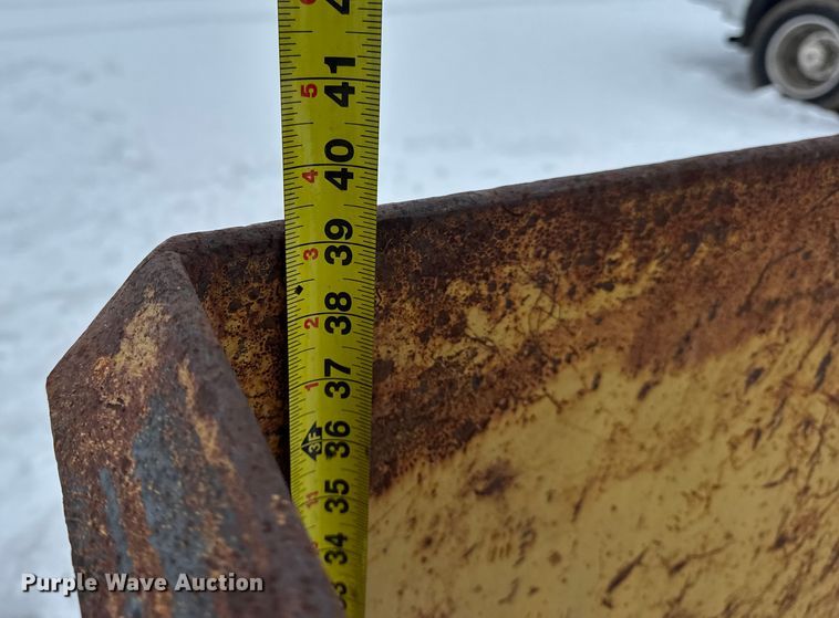 image for item EN0756 Wheel loaded bucket