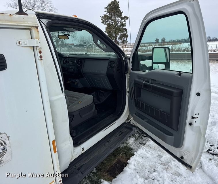 image for item EN0757 2012 Ford F550 utility / service truck