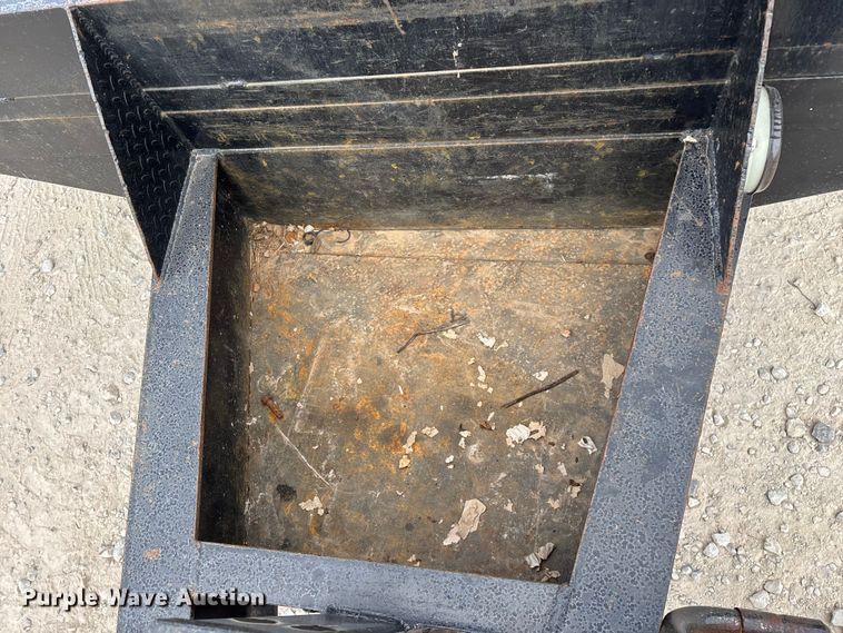 image for item EN5688 2004 Belshe equipment trailer