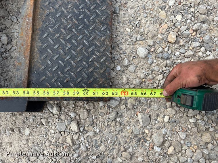 image for item EN5688 2004 Belshe equipment trailer