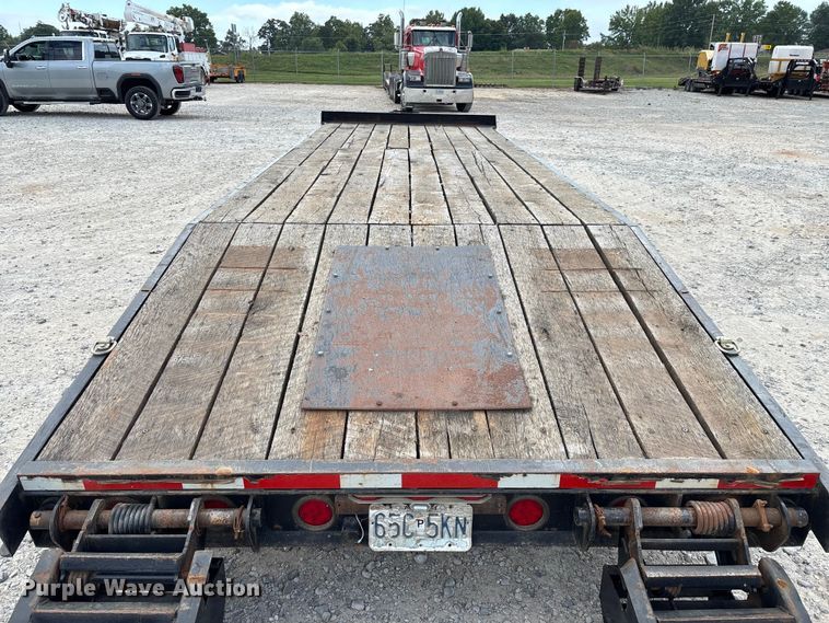 image for item EN5688 2004 Belshe equipment trailer