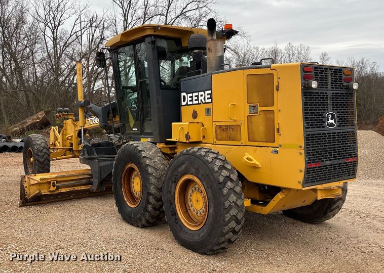 image for item EN5833 2008 John Deere 770D motor grader