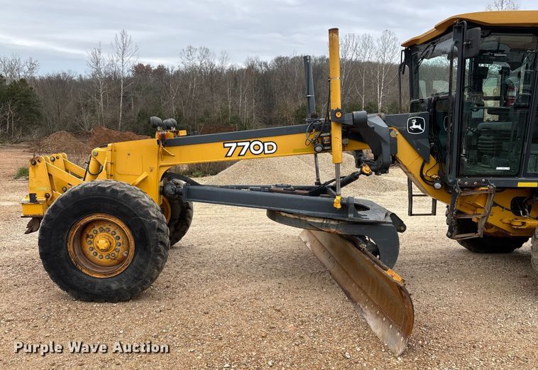 image for item EN5833 2008 John Deere 770D motor grader
