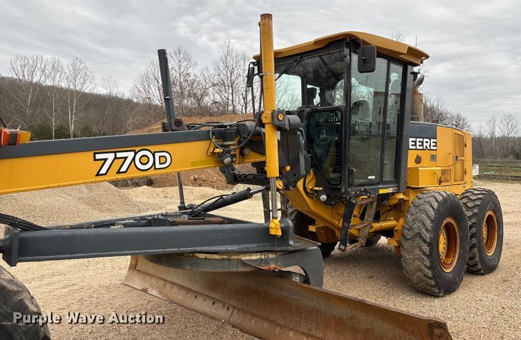 image for item EN5833 2008 John Deere 770D motor grader