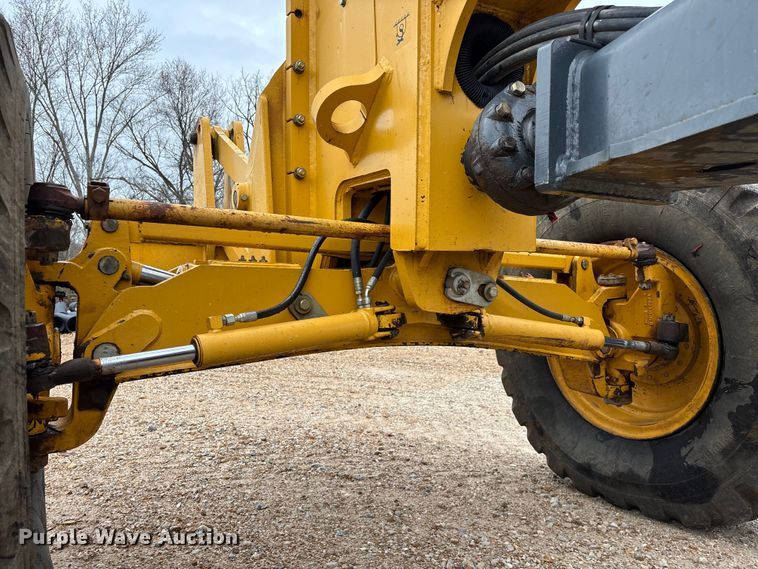 image for item EN5833 2008 John Deere 770D motor grader