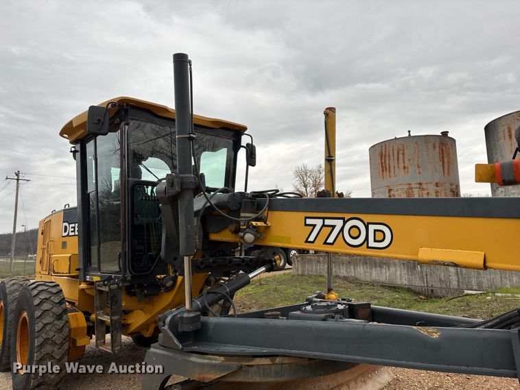 image for item EN5833 2008 John Deere 770D motor grader