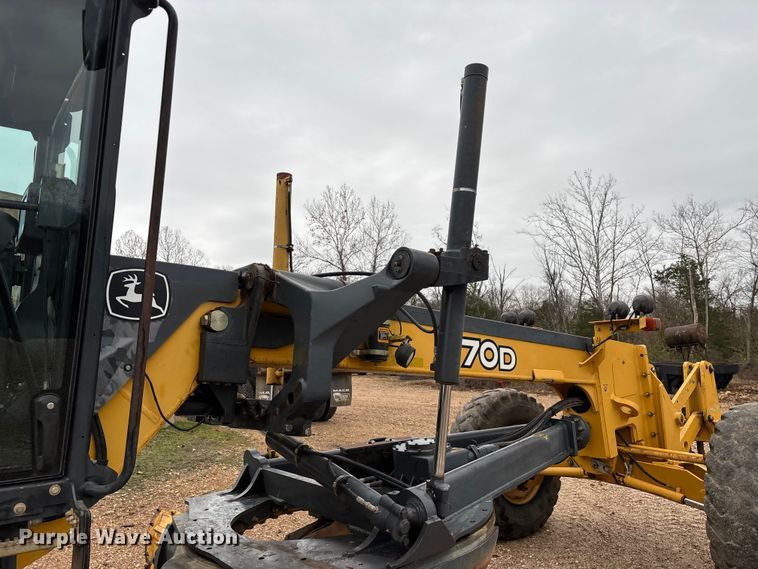 image for item EN5833 2008 John Deere 770D motor grader