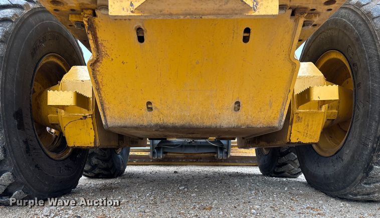 image for item EN5833 2008 John Deere 770D motor grader