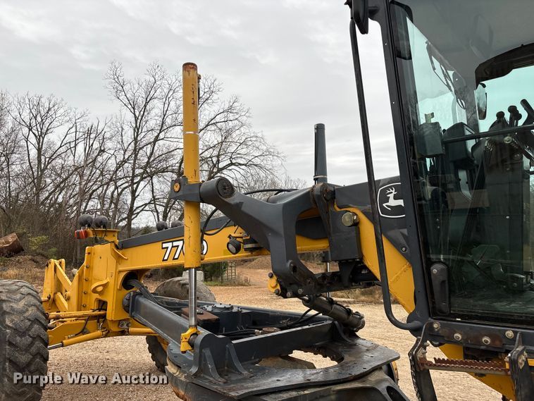 image for item EN5833 2008 John Deere 770D motor grader