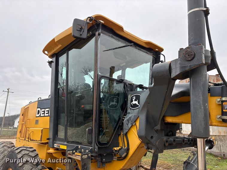 image for item EN5833 2008 John Deere 770D motor grader