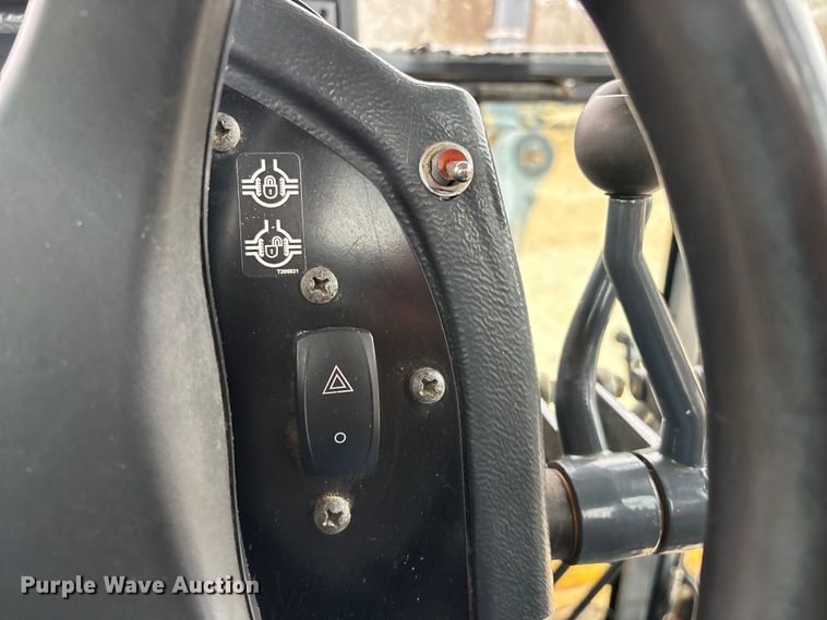 image for item EN5833 2008 John Deere 770D motor grader