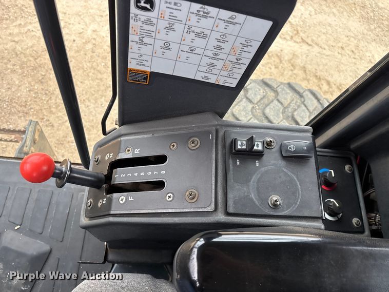 image for item EN5833 2008 John Deere 770D motor grader