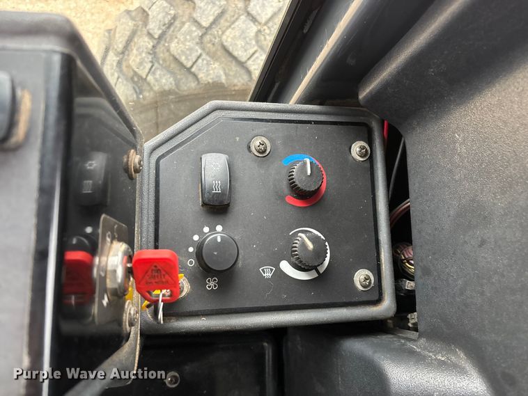 image for item EN5833 2008 John Deere 770D motor grader