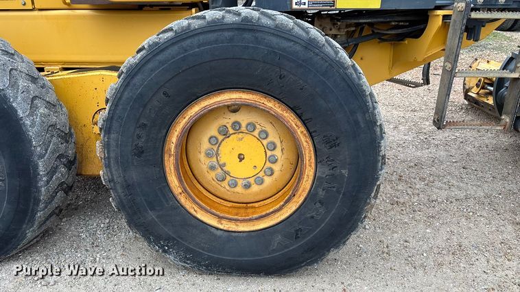 image for item EN5833 2008 John Deere 770D motor grader