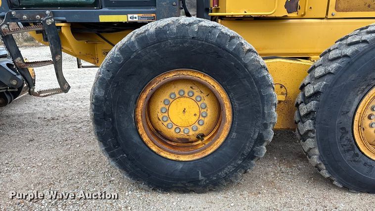 image for item EN5833 2008 John Deere 770D motor grader