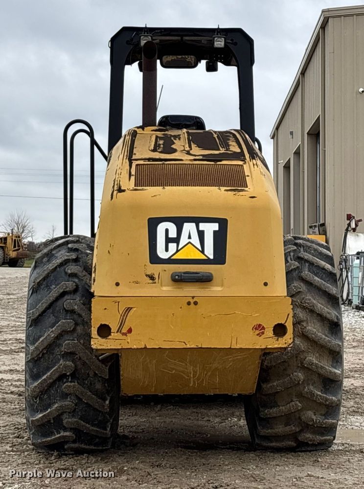 image for item EN5844 2015 Caterpillar CP54B single drum roller