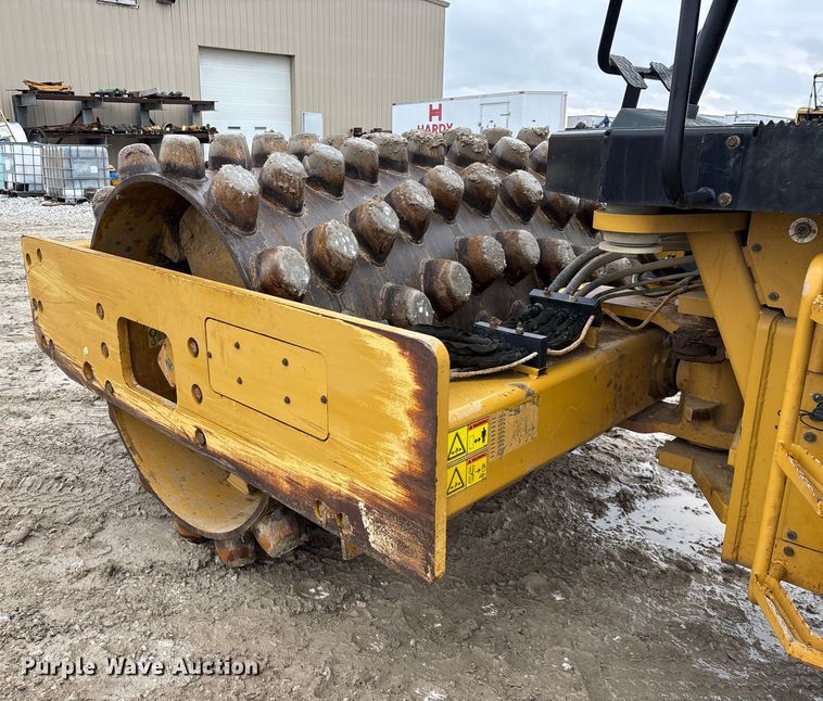 image for item EN5844 2015 Caterpillar CP54B single drum roller