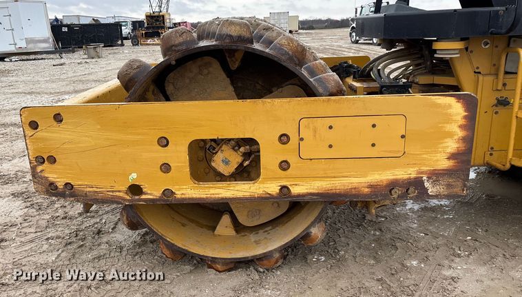 image for item EN5844 2015 Caterpillar CP54B single drum roller
