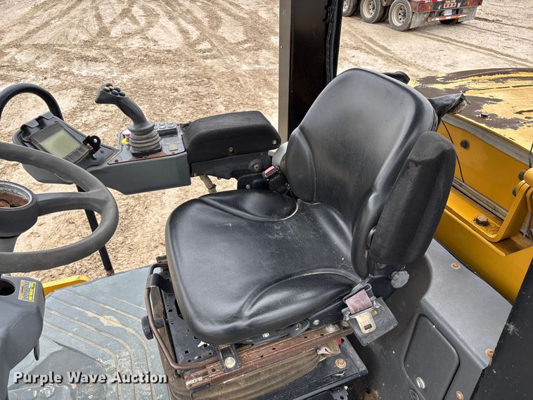 image for item EN5844 2015 Caterpillar CP54B single drum roller