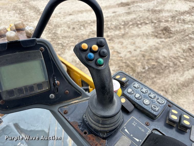 image for item EN5844 2015 Caterpillar CP54B single drum roller