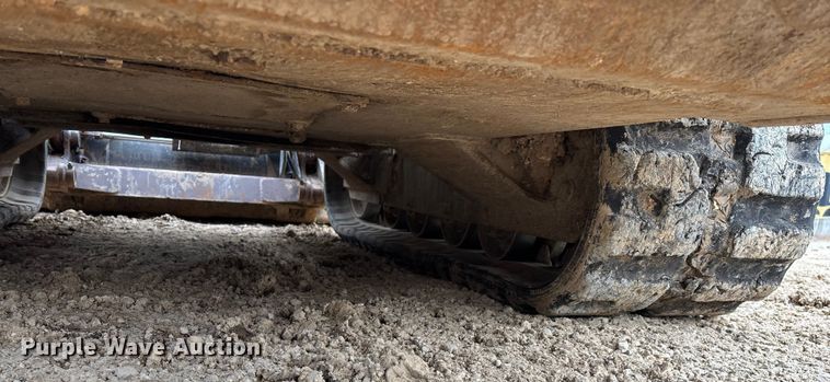 image for item EN5873 2013 Kubota SVL75 tracked skid steer loader