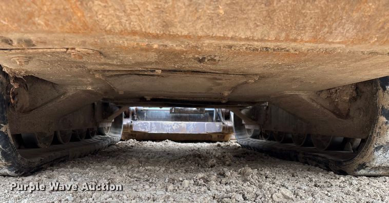 image for item EN5873 2013 Kubota SVL75 tracked skid steer loader