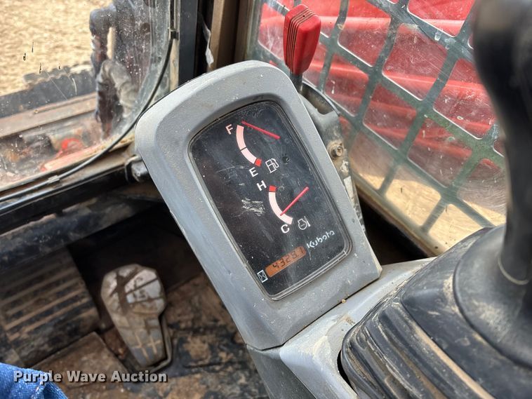 image for item EN5873 2013 Kubota SVL75 tracked skid steer loader