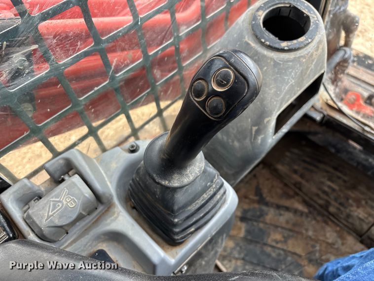 image for item EN5873 2013 Kubota SVL75 tracked skid steer loader