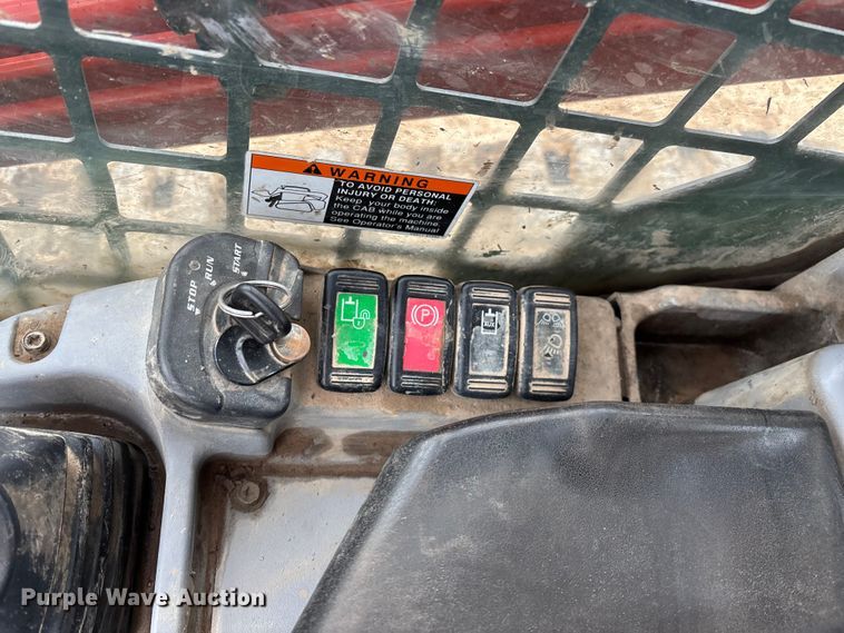 image for item EN5873 2013 Kubota SVL75 tracked skid steer loader