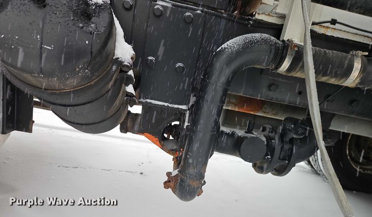 image for item EO4863 1991 Peterbilt 378 tank truck