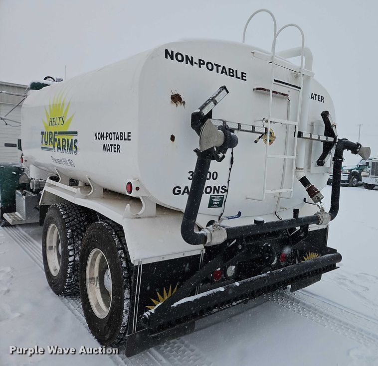 image for item EO4863 1991 Peterbilt 378 tank truck