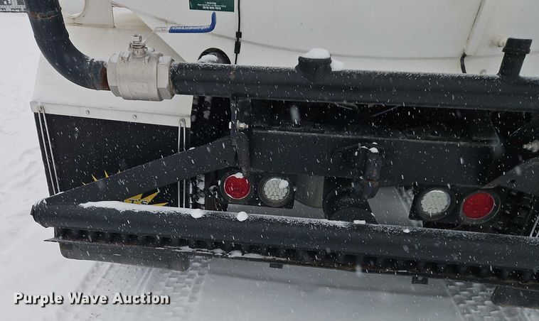 image for item EO4863 1991 Peterbilt 378 tank truck