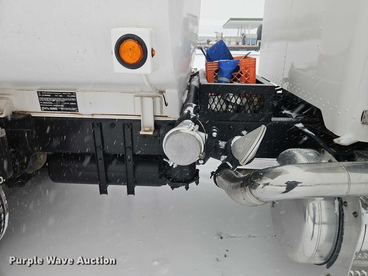 image for item EO4863 1991 Peterbilt 378 tank truck