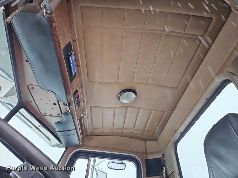 image for item EO4863 1991 Peterbilt 378 tank truck