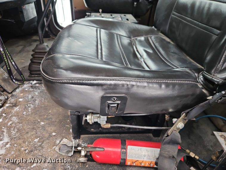 image for item EO4863 1991 Peterbilt 378 tank truck