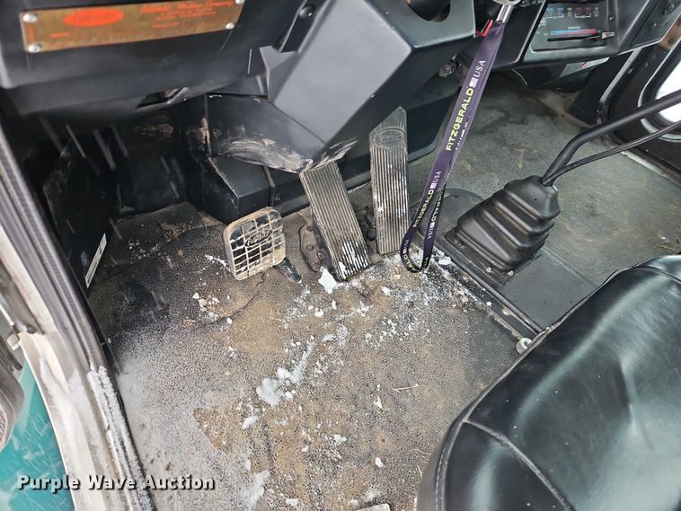 image for item EO4863 1991 Peterbilt 378 tank truck