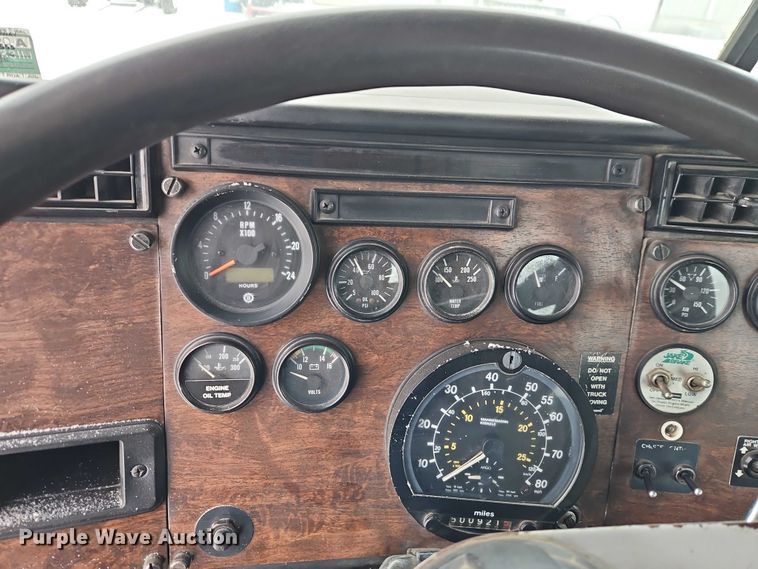 image for item EO4863 1991 Peterbilt 378 tank truck