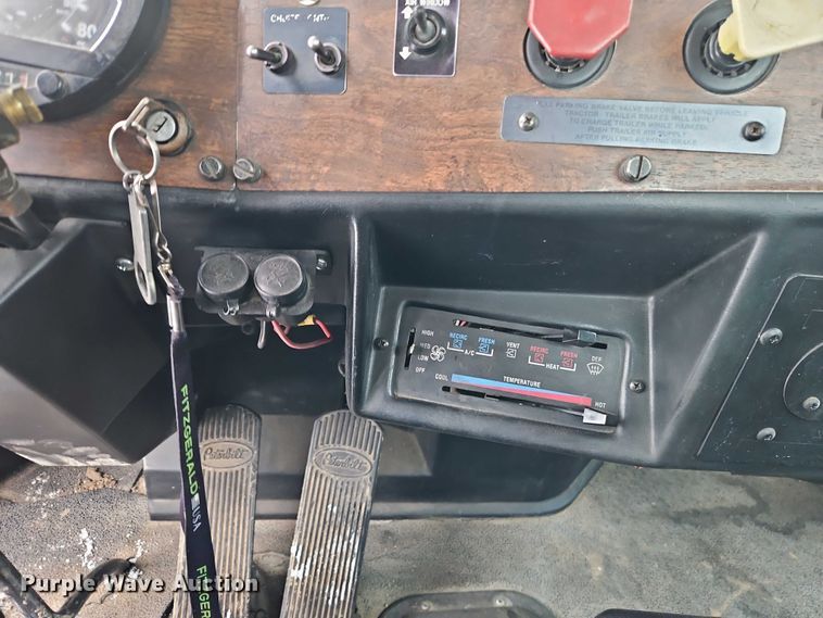 image for item EO4863 1991 Peterbilt 378 tank truck