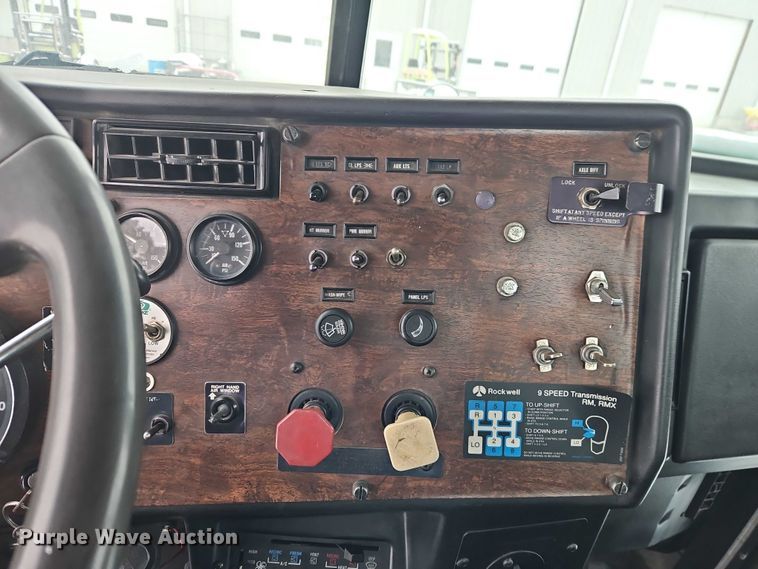 image for item EO4863 1991 Peterbilt 378 tank truck