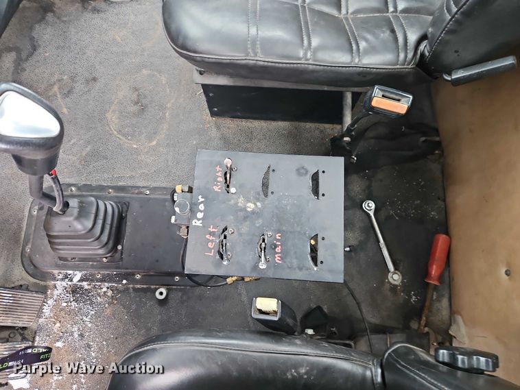 image for item EO4863 1991 Peterbilt 378 tank truck