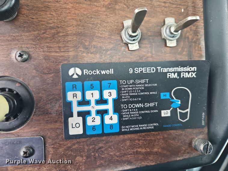 image for item EO4863 1991 Peterbilt 378 tank truck