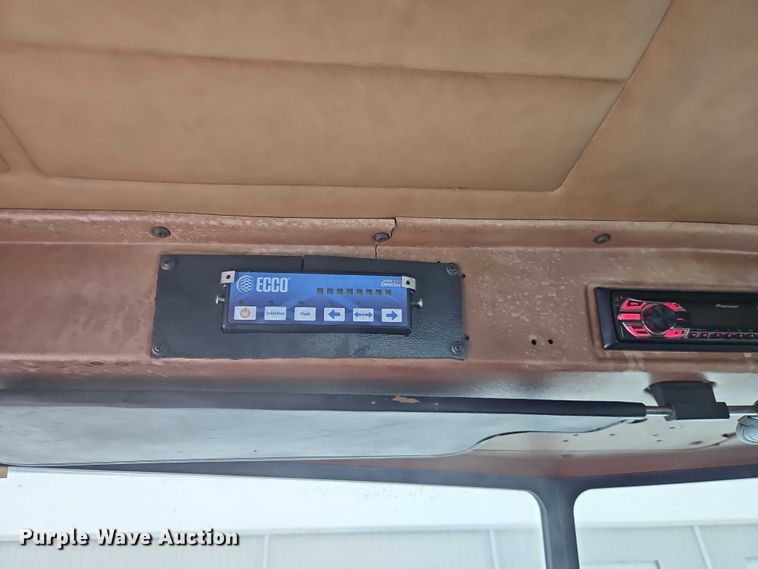 image for item EO4863 1991 Peterbilt 378 tank truck