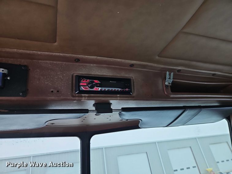 image for item EO4863 1991 Peterbilt 378 tank truck