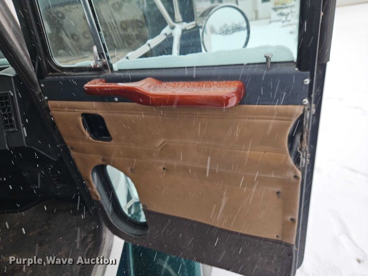 image for item EO4863 1991 Peterbilt 378 tank truck